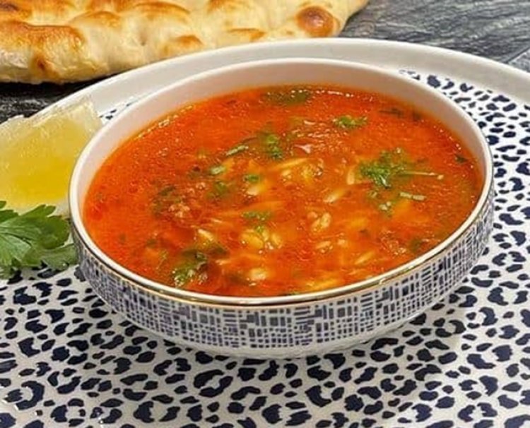Kıymalı Domatesli Şehriye Çorbası