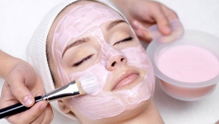 Yüz ve Dekolte Bölgesi için Pembe Maske Tarifi