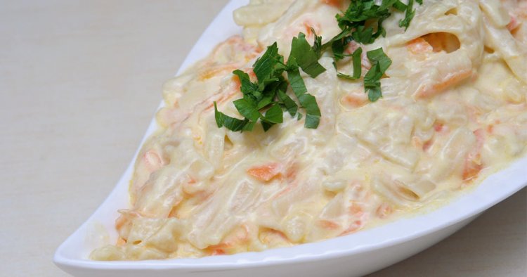 Erişteli Salata